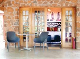 Waterside Cottages, hotel di Gaborone
