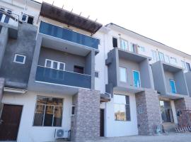 Luxury 4-Bed House in Abuja, hotell sihtkohas Abuja