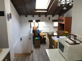 Apartamento rustico en el Valle de Trapaga la Arboleda, budgethotell i La Arboleda