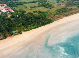 Planet Hollywood Beach Resort Goa, hotel en Utorda