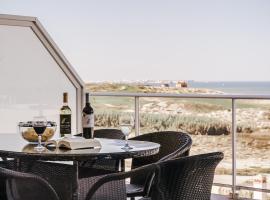 Beachfront Atlantic View A09, khách sạn ở Óbidos