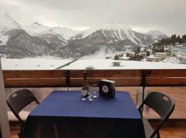 LE COSY aux pieds des pistes appartement avec balcon PLEIN CENTRE