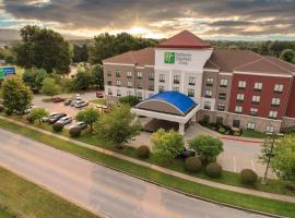 Holiday Inn Express and Suites Springfield Medical District by IHG, hotel v mestu Springfield