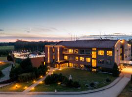 Harmony Park Hotel & SPA, hotel amb piscina a Prienai