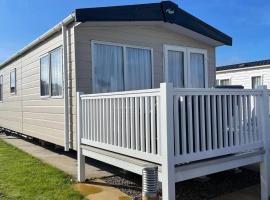 Kilden Kernow - Luxury 6 berth Caravan near Bude、バッドのラグジュアリーホテル