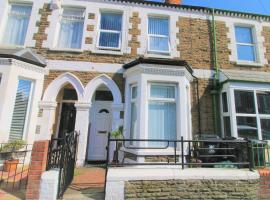 Three Bedroom Townhouse - Free Local Parking - by Property Promise, semesterhus i Cardiff