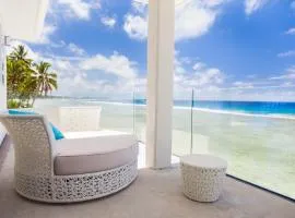 Ocean Spray Villas、にあるラロトンガ国際空港 - RARの周辺ホテル