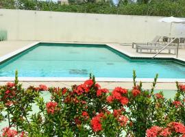 Cobertura Duplex: piscina, três quartos e beira á mar, alojamiento con cocina en Ilhéus
