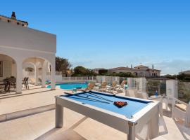 Chalet en Calan Forcat, hotel em Cala en Forcat