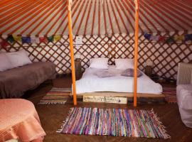 Yourte 4 personnes proche Provins et Disney, glamping site in Bannost