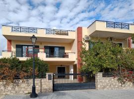 Spacious House in a Quiet Neighbourhood, hotel a Ieràpetra