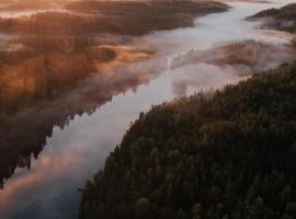 Fish & Fun Holiday Village, hotel a Paaso