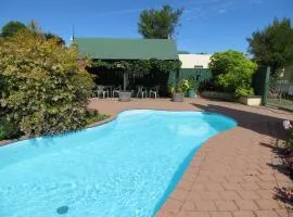 Commodore Court Motel