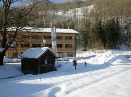 Haus Kanisblick Appartements, готель у місті Schnepfau