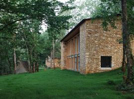 Maison d’hôte Les Grands Chênes, guest house in Valojoulx