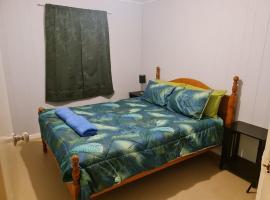 City Centre Apartments, отель рядом с аэропортом Coober Pedy Airport - CPD 