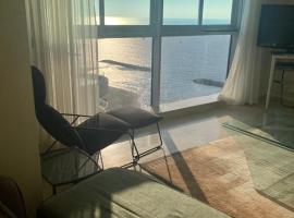 beach front 3 bedroom luxury suite at the daniel, hotel en Herzliya