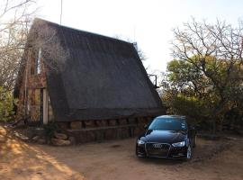 Entire Eco Home, Magaliesburg, hotel sa bazenima u gradu Buffelspoort