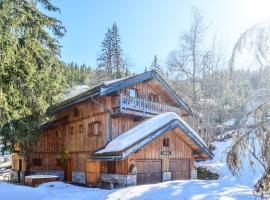 Chalet Titania, 12 person chalet with 6 ensuite bedrooms and outdoor jacuzzi in La Tania, hotel in La Tania