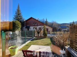 Maison + jardin vue sur les montagnes, hotel em Barcelonnette