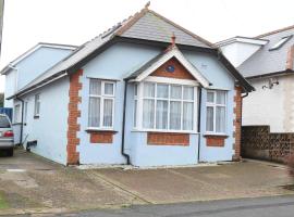 Captain's Lodge, holiday home in Sandown