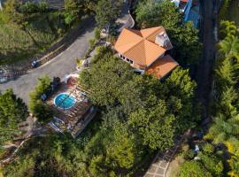 Mansion Dubai-Mountain-Jacuzzi-4BR-Jamaca De Dios, hotell i Jarabacoa