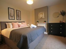 Cheerful two bedroom town house in Chester, holiday home in Chester