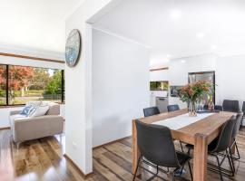 Sea and Sun Pet Friendly 4 Mins to Beach, Hotel in Callala Beach