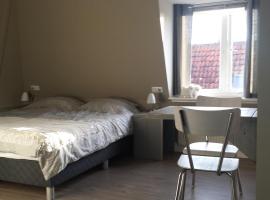 Logies Ommes!, hotel v destinaci Harlingen