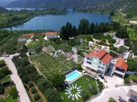 Villa Solo Luxury family app in Nature park