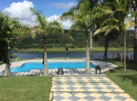 Sítio frente à Barragem – hotel z basenem w mieście Salesópolis