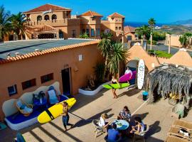 Wellenkind Surfschool, hotel di La Pared