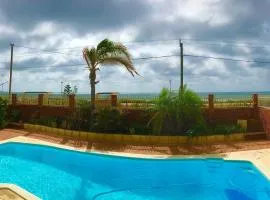 Beach House Opposite Ocean 4 Bed 2 Bathroom with pool