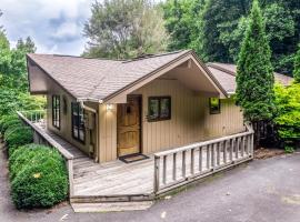 The Guest House at Big Bear Estates, pet-friendly hotel in Waynesville