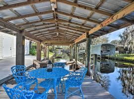 St Johns River Canal Home with Private Dock and Slip! – hotel w mieście Georgetown
