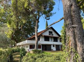 Wild Oaks Cottage, Hotel in Kriopigi