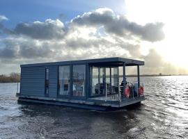 Varend genieten op houseboats, orlofshús/-íbúð í Zwartsluis