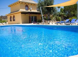 Villa Mansour 20 mins from Marbella, hotel in Monda