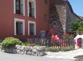 El Cauce, hotel with parking in San Medel