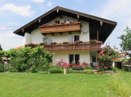 Ferienwohnung Auszeit, cheap hotel in Grassau