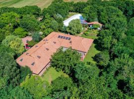 Liget Rezidencia, golfhotell i Z&aacute;k&aacute;nysz&eacute;k