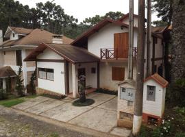 Casa MARAVILHOSA com 4 Suítes em Condomínio, casa vacacional en Camanducaia