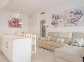 Lujo frente al mar. Luxury on the beachfront.