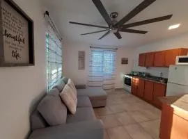 Aguadilla Sunrise apt with AC WIFI 8 minute walk from Crashboat beach