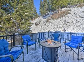 Peaceful Superior Home with Fire Pit and Mtn View, Hotel in Superior