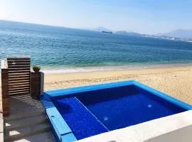 INCREIBLE DEPARTAMENTO A PIE DE PLAYA EN MANZANILLO, COMPLETAMENTE NUEVO