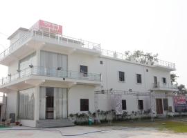 GURU KRIPA GARDEN, hotel v destinaci Govardhan