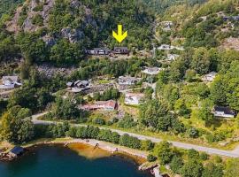 10 person holiday home in lyngdal, hotel v destinácii Lyngdal