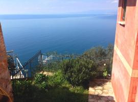 Portofino mountain unique love nest, hotel em San Rocco