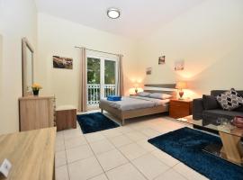 Budget-Friendly Studio Near Metro - Spacious & Calm - VRN, hotel cerca de Discovery Gardens, Dubái